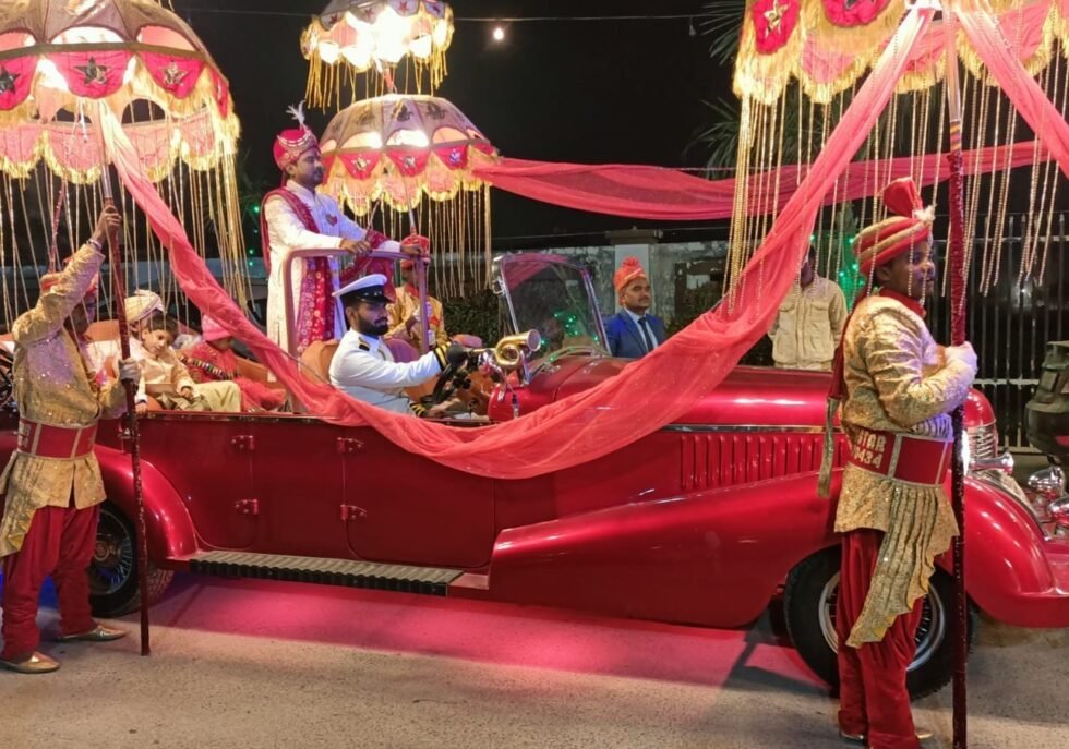 Vintage Car in Lucknow for wedding, Red Color from Regal Vintage Car