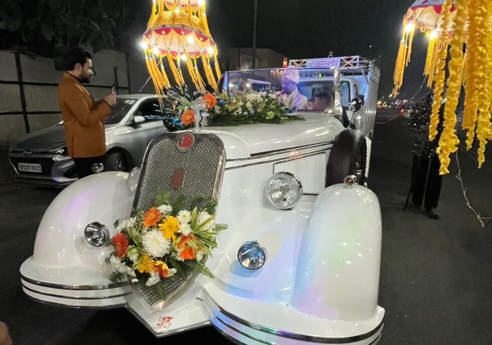 White vintage car, Lucknow wedding, grand entrance, photo moment.